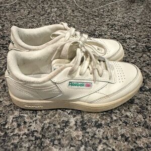 Reebok Club C. Boys size 3.